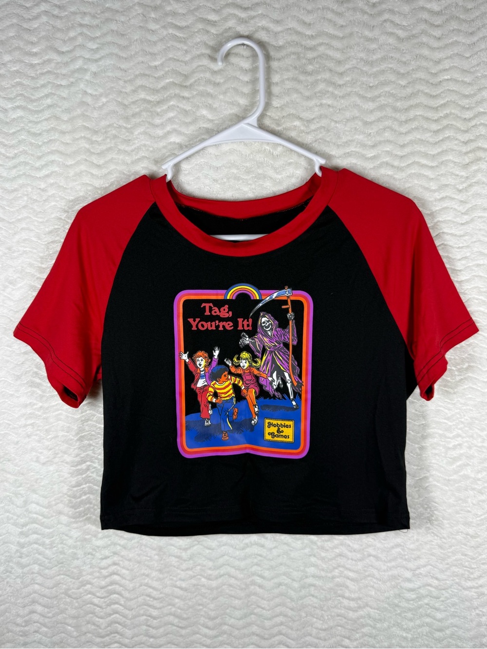 ROMWE Black Graphic Raglan Tee with Red Sleeves